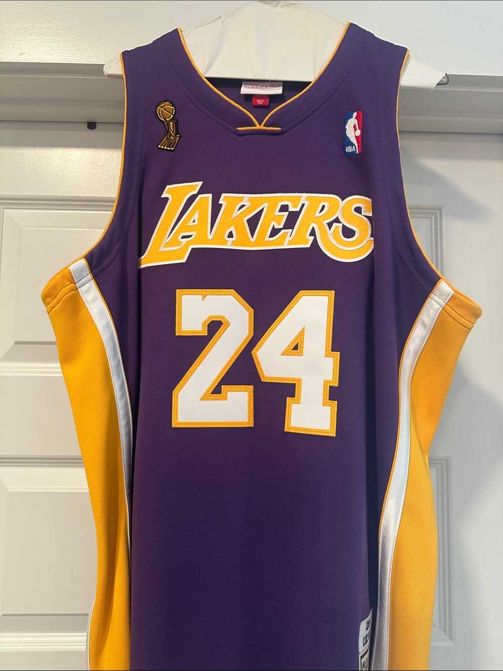 Mitchell & Ness Men’s LA Jersey - Picture 2 of 5